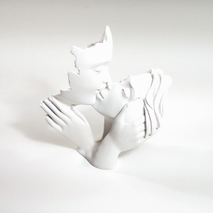 Statua bacio grande resina bianca