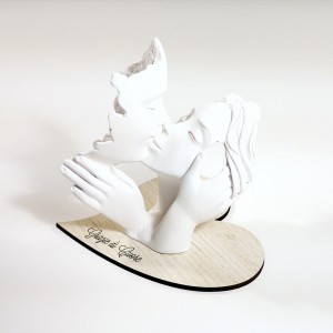 Statua bacio grande resina bianca base cuore legno avorio