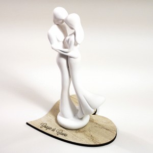 Statua grande abbraccio resina bianca base cuore legno avorio