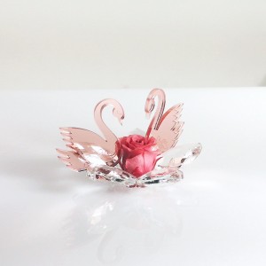 Coppia cigni piccola plex rosegold e cristallo con rosa stabilizzata