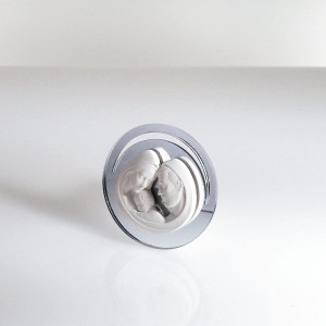 Sacra famiglia magnete resina base plex argento