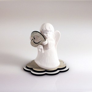 Angelo piccolo resina con cuore e base legno