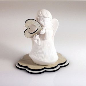 Angelo grande resina con cuore e base legno