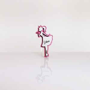 Bambolina magnete in plex specchio rosa