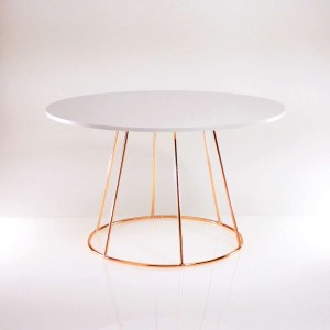 Alzata piccola base in metallo rame con piano in plex bianco