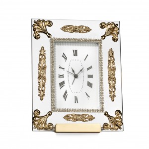 Alarm clock in glass and gold metal