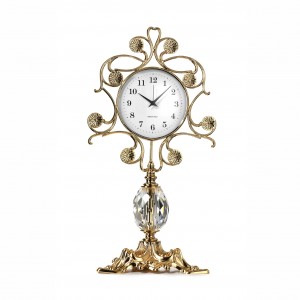 Clock in gold metal and crystal
